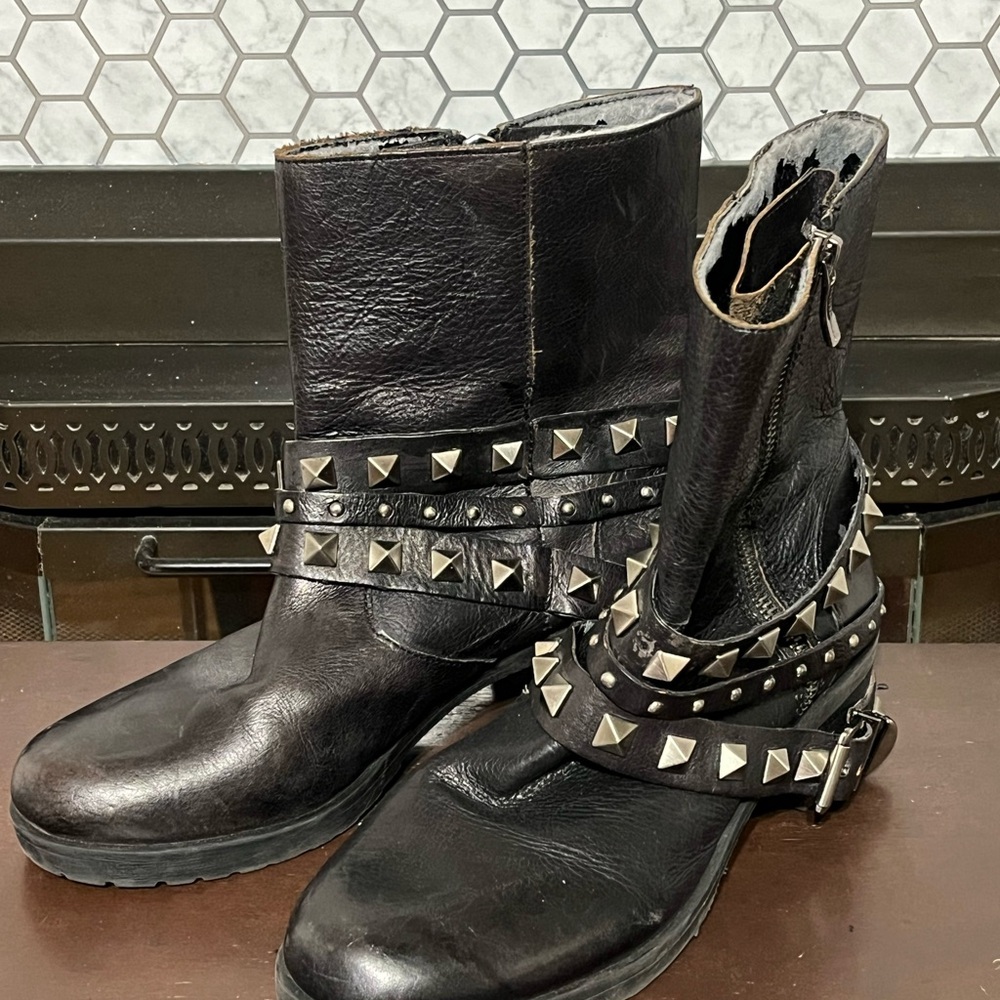 BCBGeneration Black Leather Footwear